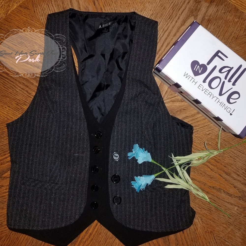 Vest - Picture 2 of 3